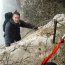 Počasí se trochu vylepšilo, sestupujeme dolů. Cesta je velmi dobře zajištěná.