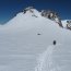Pohled zpět na Zumstein (4 563 m), za ním Dufourspitze. Pohled zpět na Zumstein (4 563 m), za ním Dufourspitze.